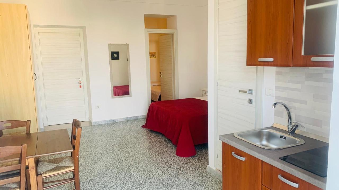 Colombo Apartment E Room Vieste Bagian luar foto