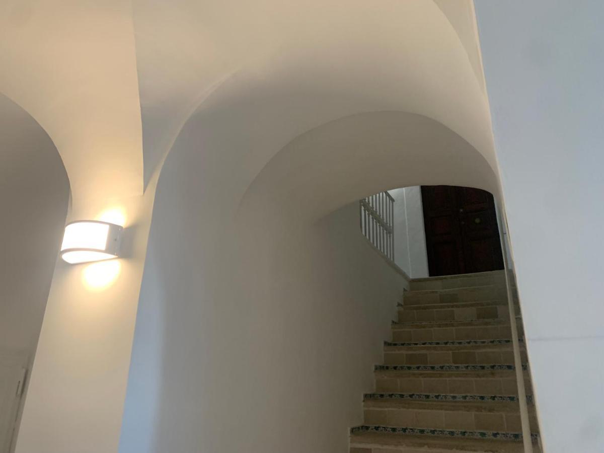 Colombo Apartment E Room Vieste Bagian luar foto