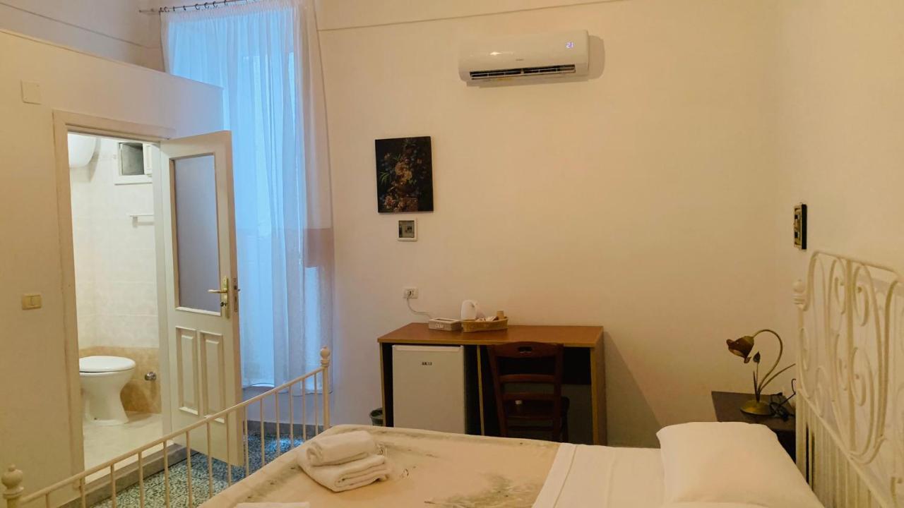 Colombo Apartment E Room Vieste Bagian luar foto