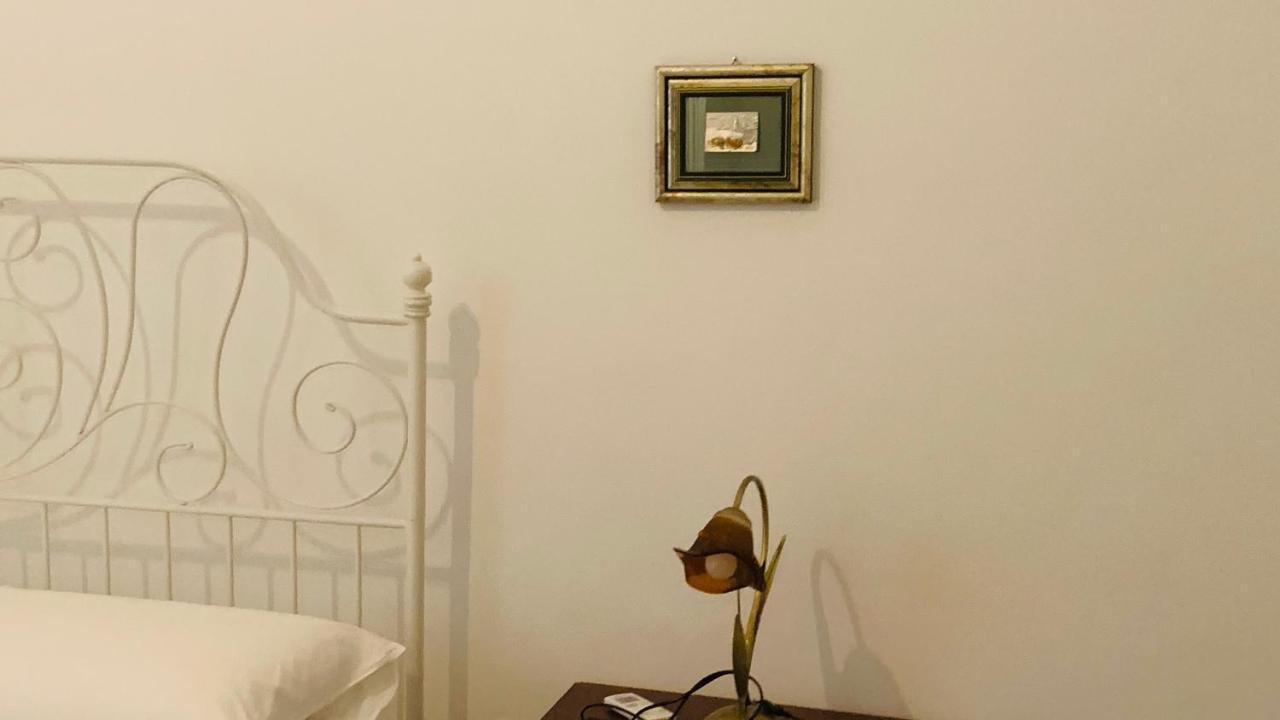 Colombo Apartment E Room Vieste Bagian luar foto