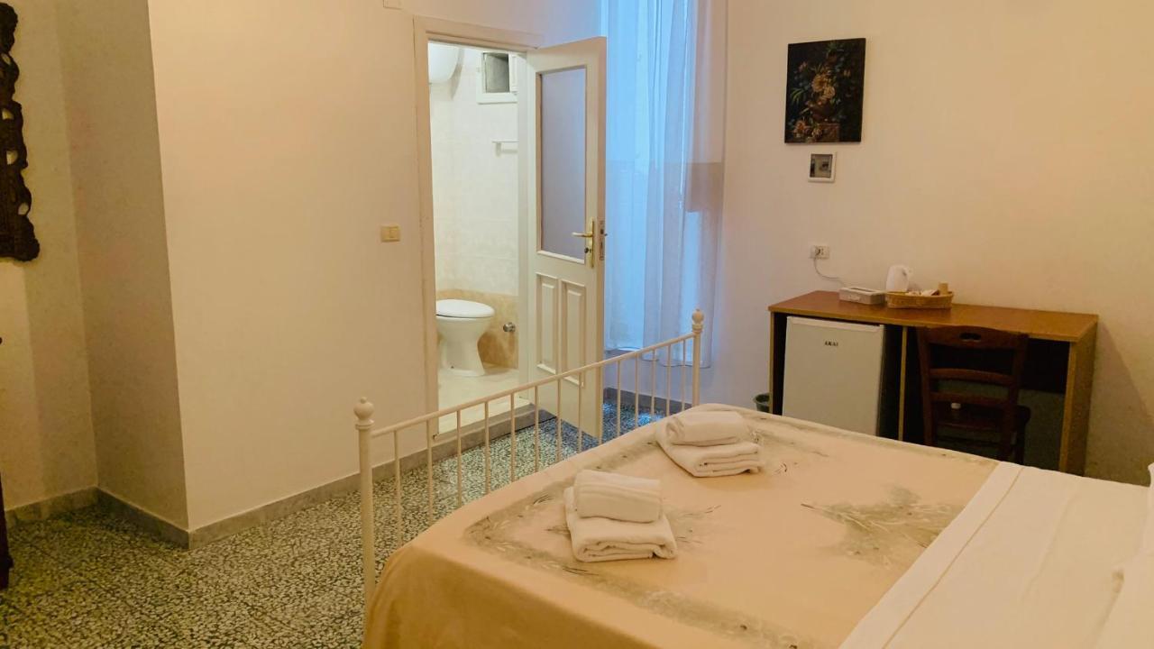 Colombo Apartment E Room Vieste Bagian luar foto